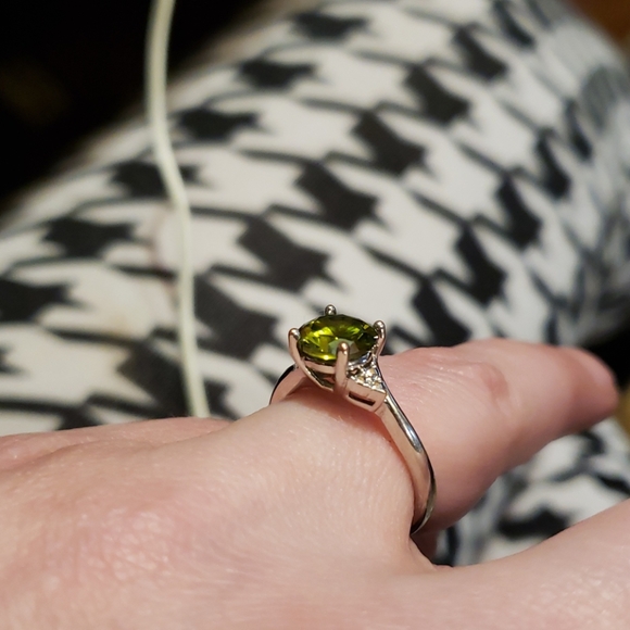 Beautiful ring - Picture 2 of 2